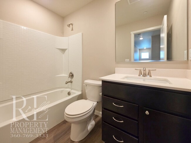 Building Photo - Bright Bremerton Home with A/C, and Fully Fenced Yard