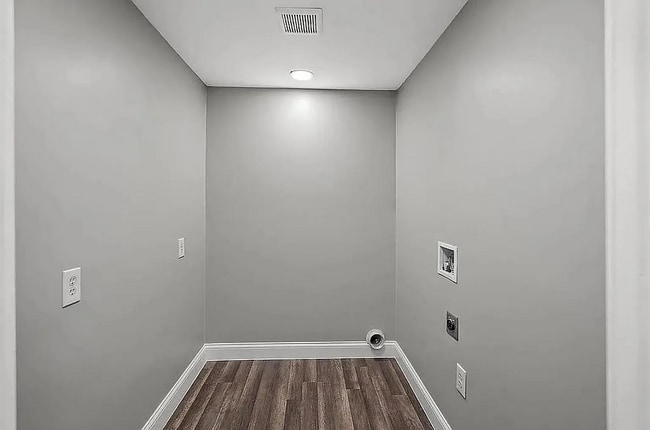 Building Photo - 5811 Bramble Ave