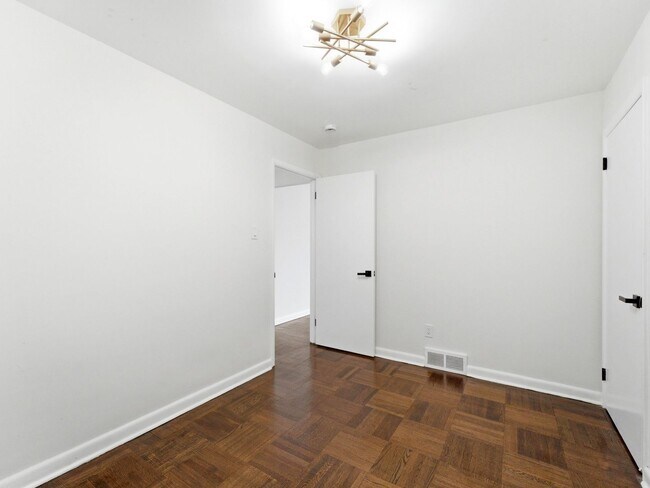 Building Photo - Charming Renovated 4-Bedroom Rental with Spacious Backyard & Bonus Basement Space in Somerdale