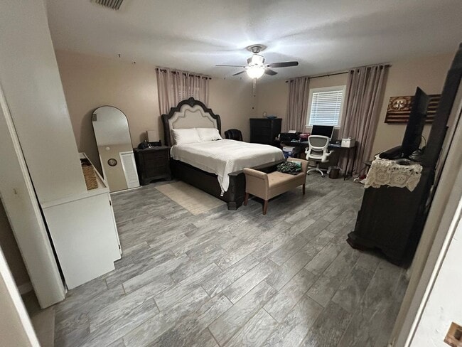 Building Photo - SPACIOUS HOME IN OF NORTH BOSSIER