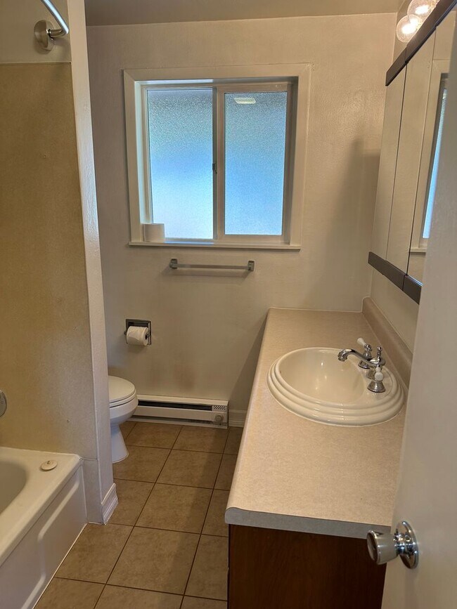 Building Photo - 4 bedroom, 1 bath Country Home for rent!  MOVE IN SPECIAL!