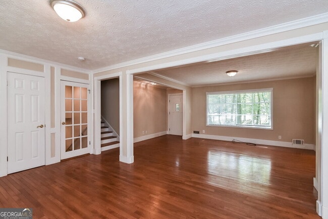 Building Photo - 737 Mountainbrooke Cir SW