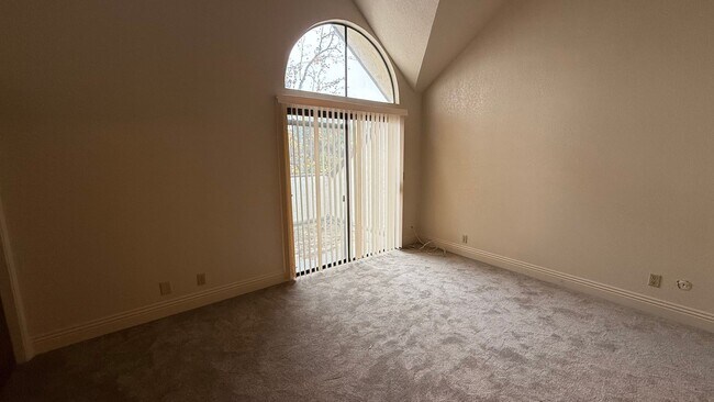 Building Photo - 2-Bedroom, 2-bathroom Condo in the Heart of Fresno