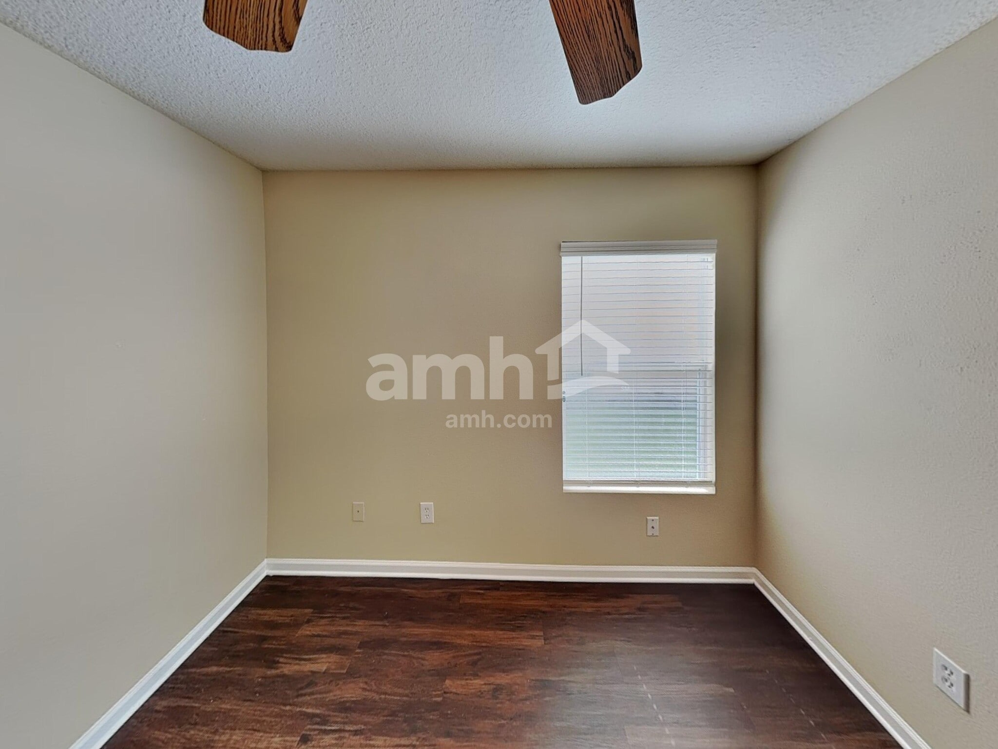 Building Photo - 12333 Anarania Dr