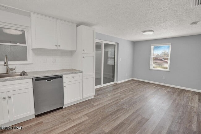 Building Photo - 6325 Pridgen St