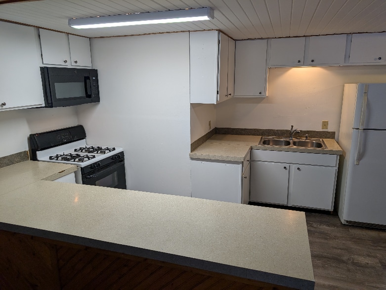 Building Photo - 7179 Kelly Dr