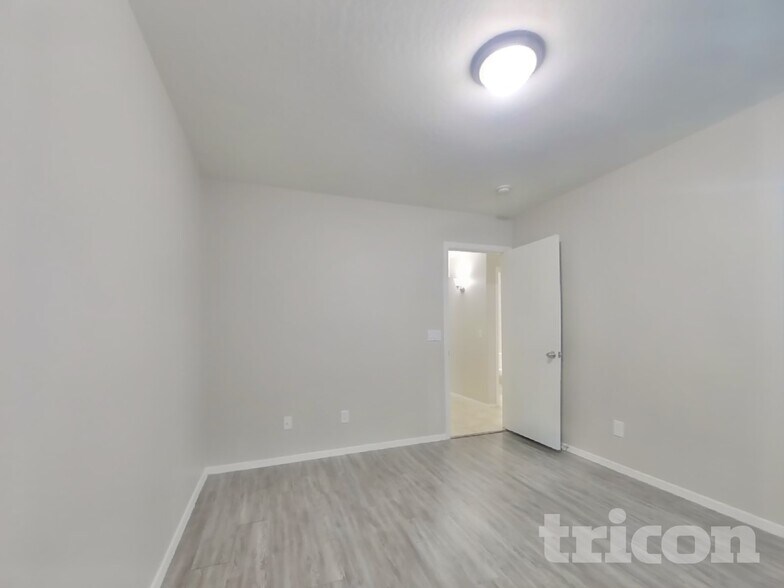 Building Photo - 15456 W Desert Mirage Dr