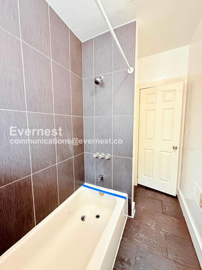 Building Photo - 2541 Monterey St