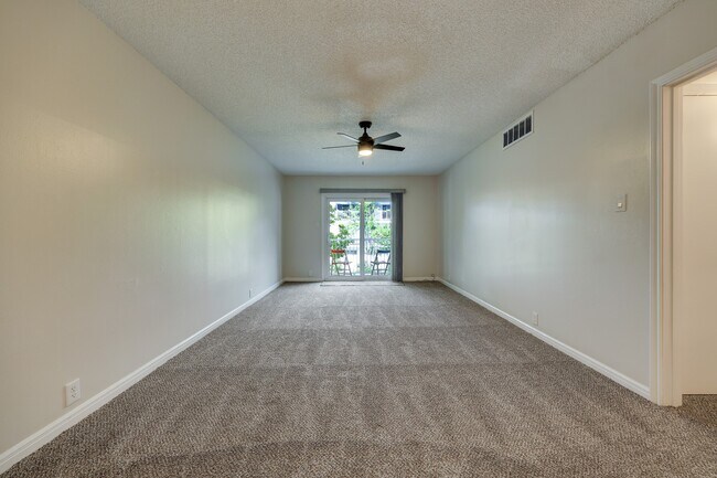 Building Photo - 2601 Bellefontaine St