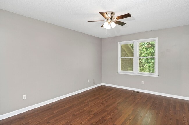 Building Photo - Beautifully Renovated 3-Bedroom Home in Co...