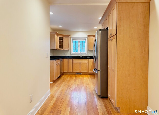 Building Photo - 8 Woodside Ave