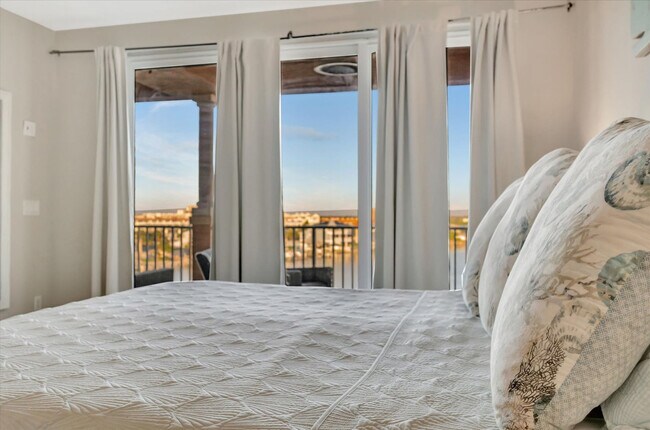 Building Photo - 530 S Gulfview Blvd