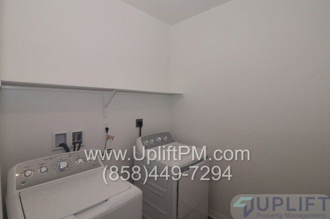 Building Photo - 36351 Elizabeth Ln