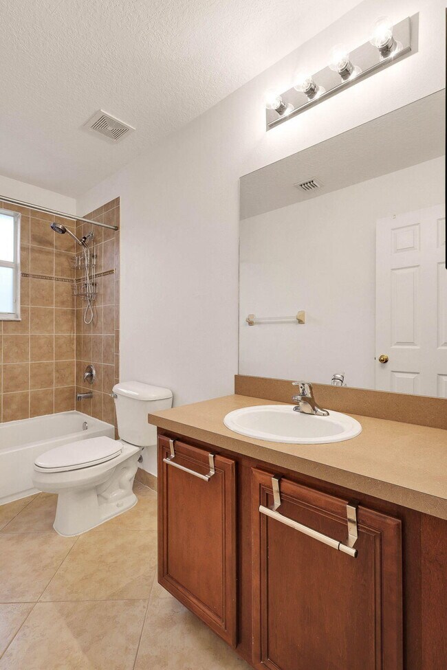 Building Photo - 2988 SE Lexington Lakes Dr
