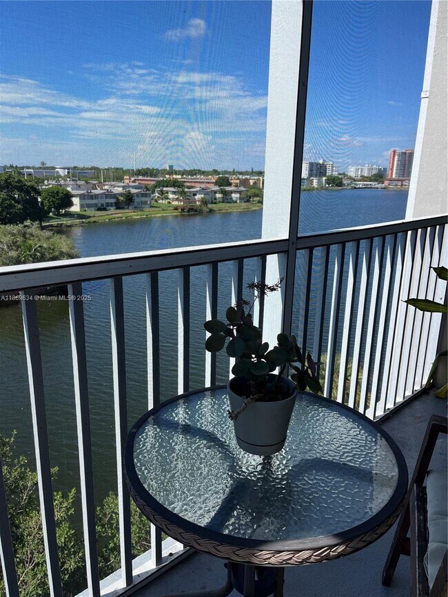 Building Photo - 1750 NE 191st St