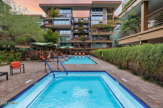 Building Photo - 7121 E Rancho Vista Dr