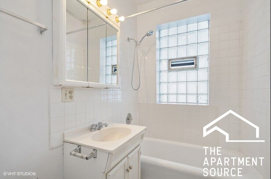 Building Photo - 1058 W George St