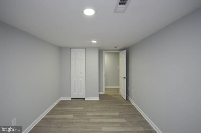 Building Photo - 46670 Midway Dr