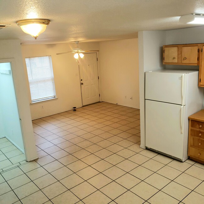 UNIT C, living area - 605 College St