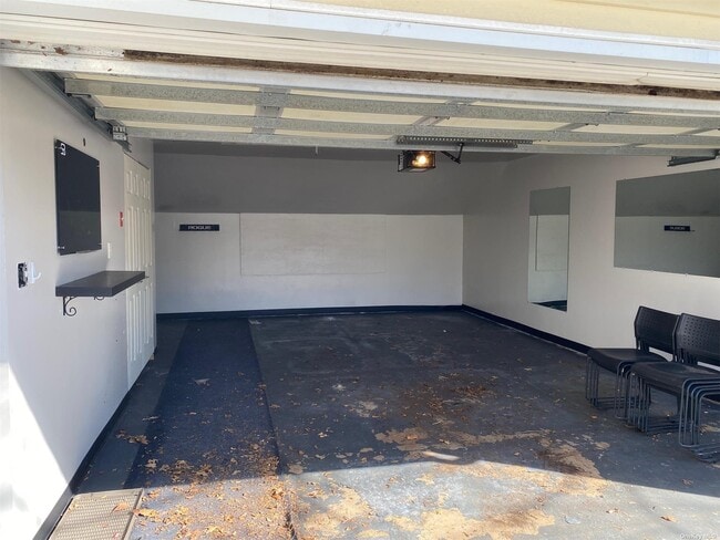 Building Photo - 87 Parkway Dr