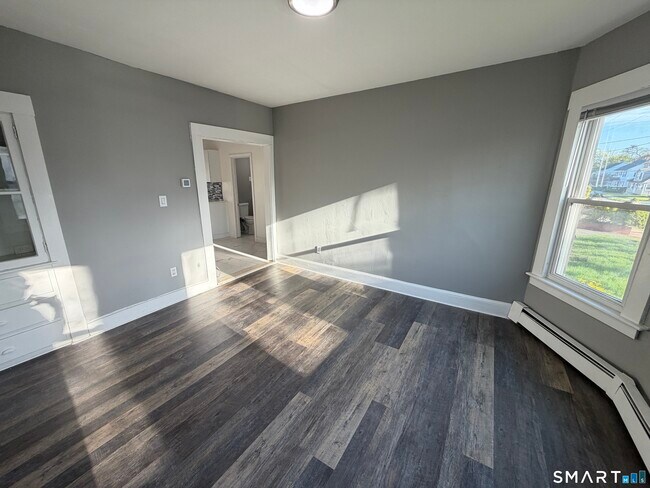 Building Photo - 402 Allen St