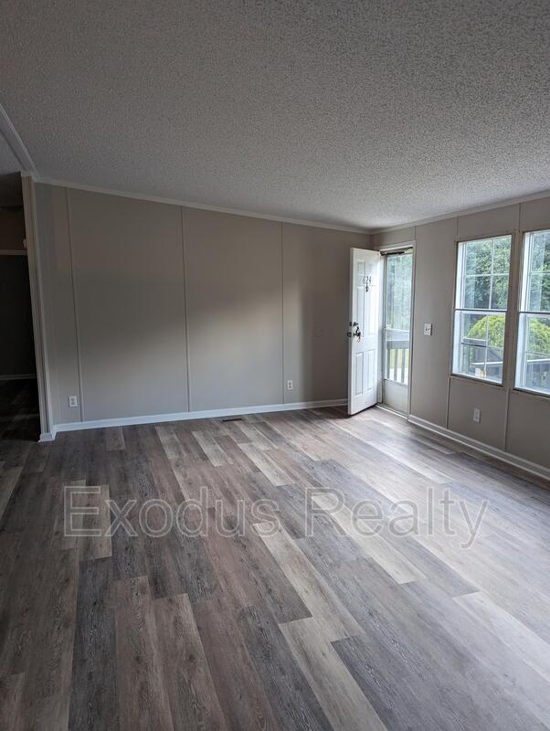 Building Photo - 624 Deer View