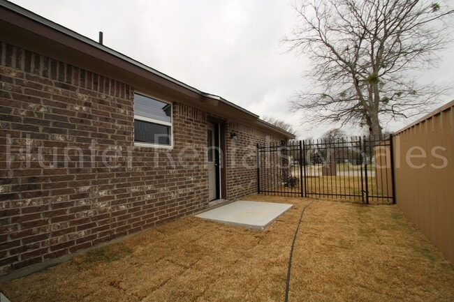 Building Photo - 505 Bonnie Dr