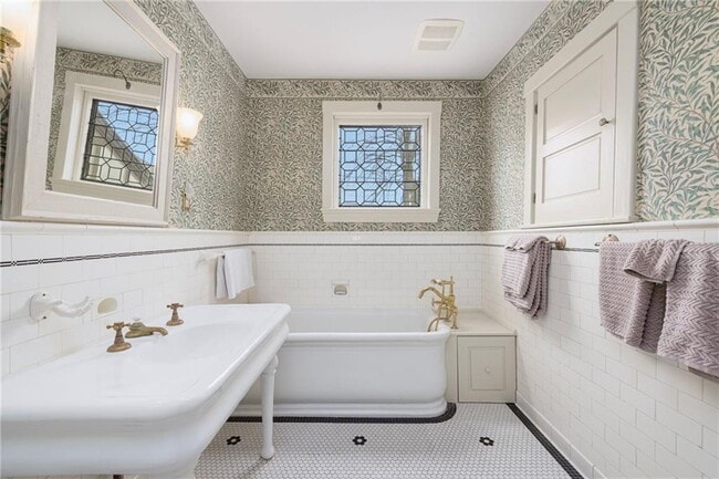 Building Photo - 4 Hunter Ave