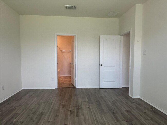 Building Photo - 6240 Mantalcino Dr