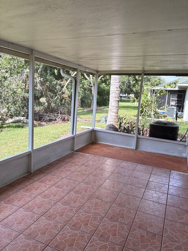 Building Photo - Charming 3-Bedroom, 2-Bath Villa with Serene Waterview in Jade East