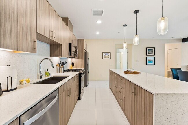 Building Photo - 191 The Riv