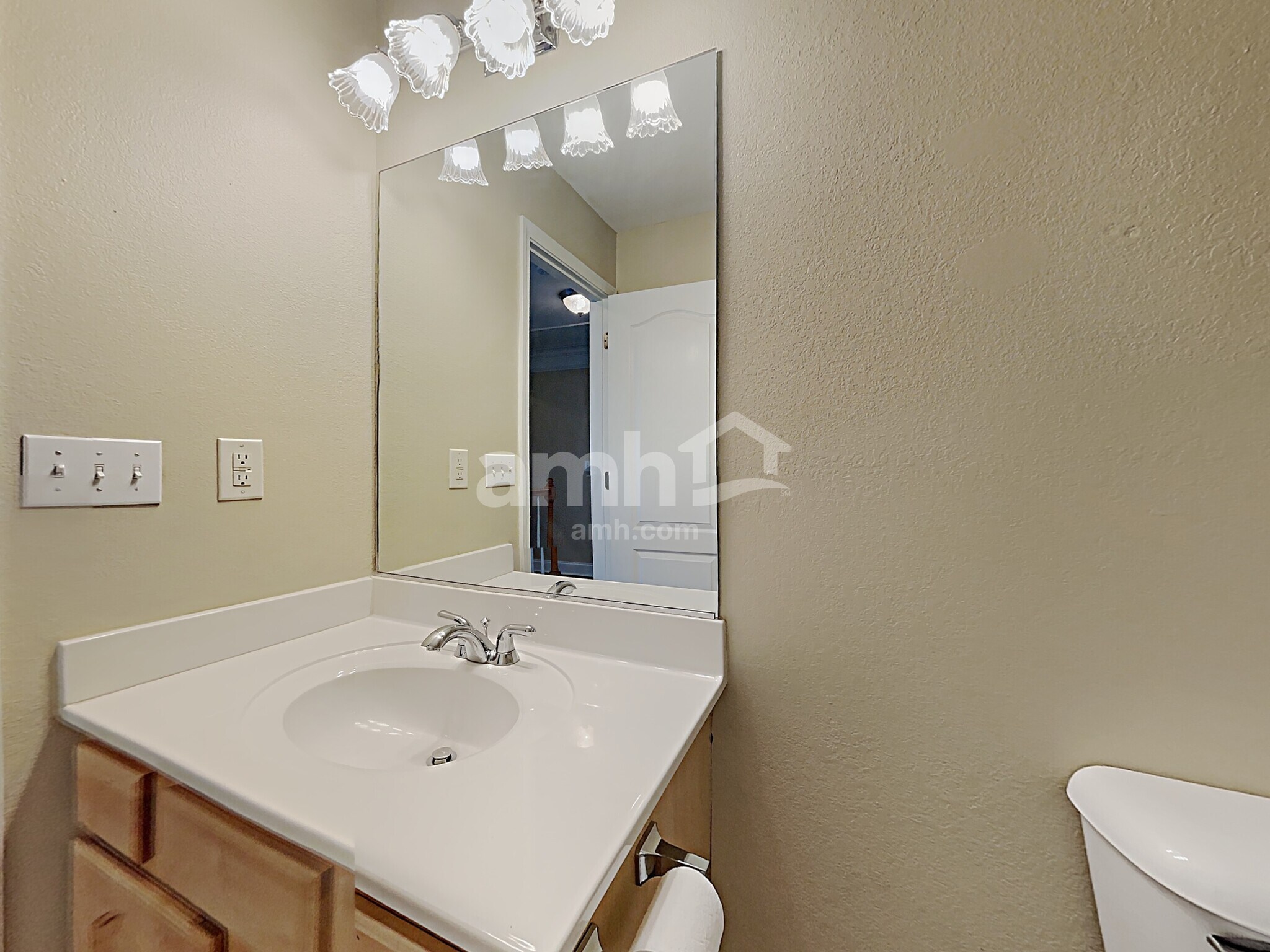 Building Photo - 5826 Matalin Ln