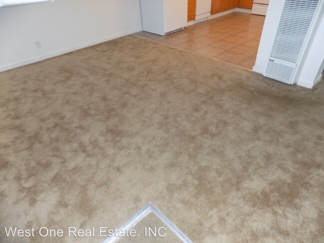 Building Photo - 111 N Walnut Ave