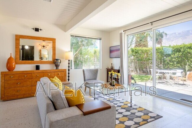 Building Photo - 2204 W Acacia Rd