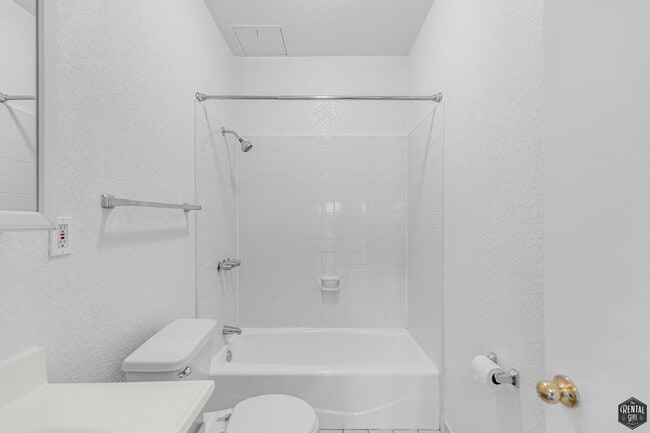 Building Photo - 26 Breeze Ave