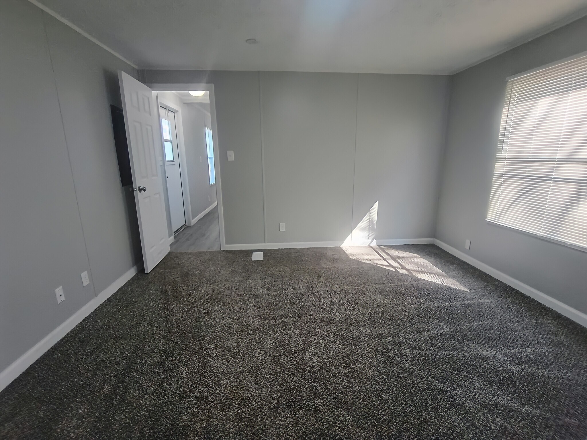 Building Photo - 42 Deerwood Park