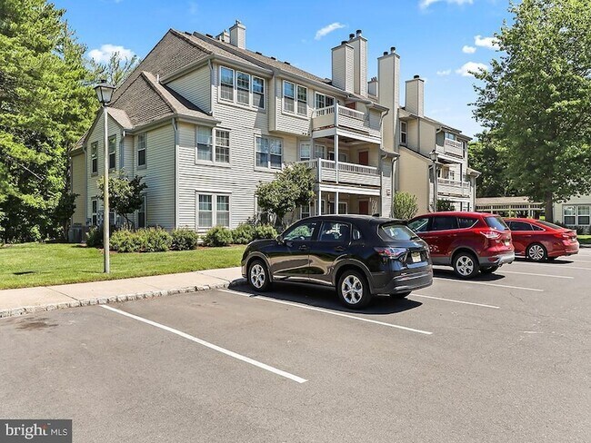 Building Photo - 303 Trinity Ct
