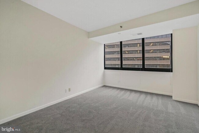Building Photo - 1805 Crystal Dr