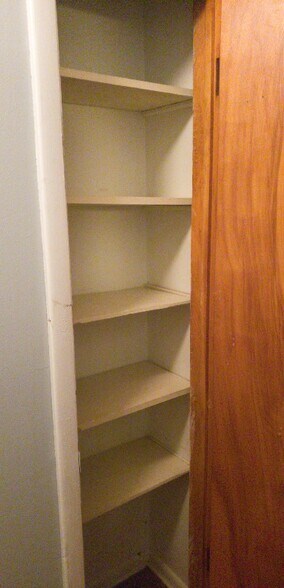 Building Photo - 4327 Lindenwood Dr