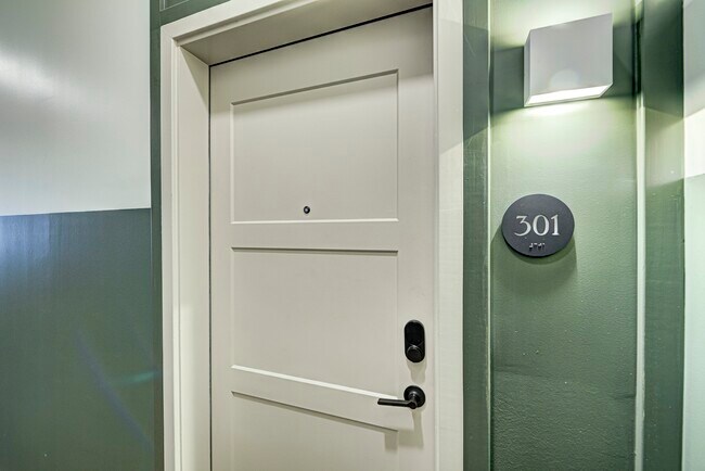 Building Photo - 1302 N Main St