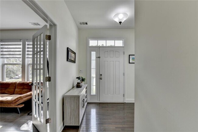 Building Photo - 1640 Primrose Park Rd