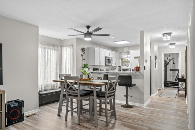 Building Photo - 4088 Fairway Lakes Dr