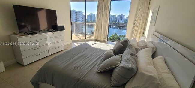 Building Photo - 3600 Yacht Club Dr