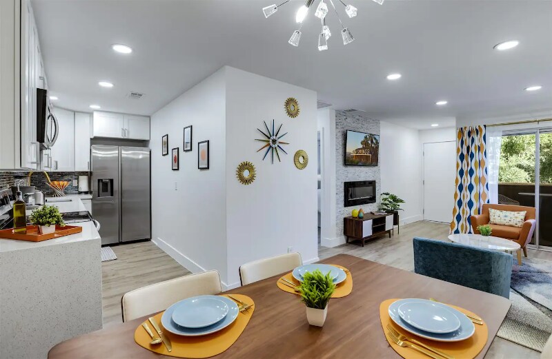 Building Photo - 2825 N Los Felices Rd