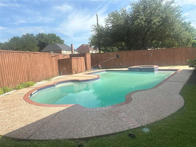 Building Photo - 4001 Mayflower Ln