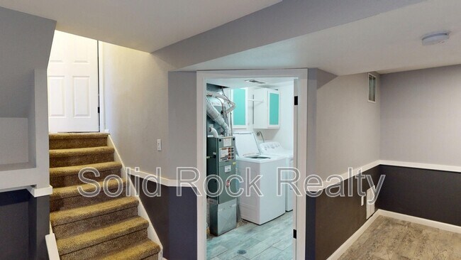 Building Photo - 4817 Ridenour Dr