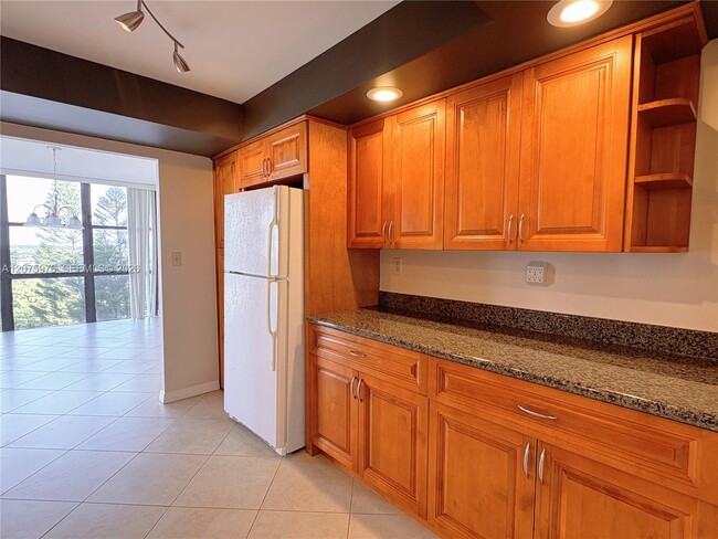 Building Photo - 800 Parkview Dr