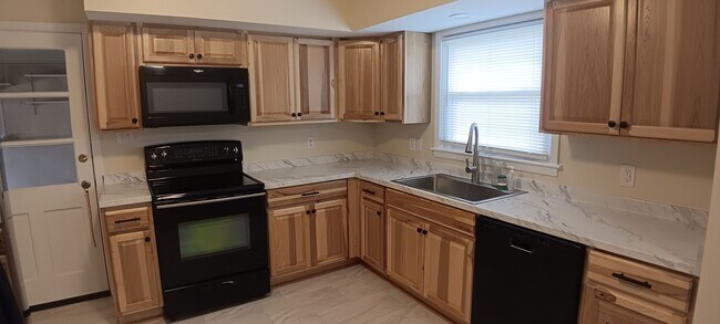 Building Photo - Christiansburg, 3 BR / 2 BA, Available Now