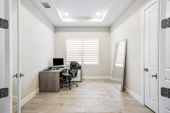 Building Photo - 349 Geillis Path