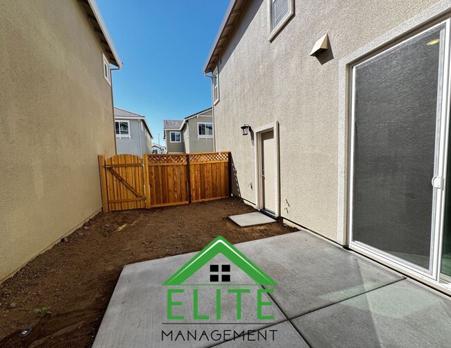 Building Photo - A Stunning Brand-New Home in a Prime Locat...